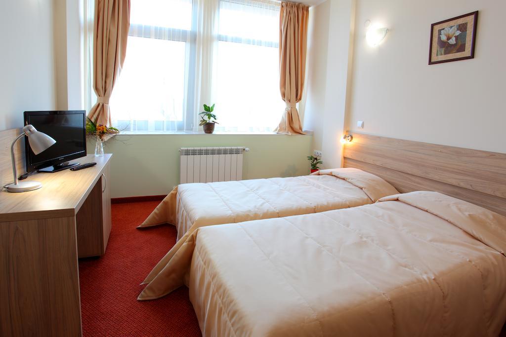 Teodora Palace Hotel Ruse Phòng bức ảnh