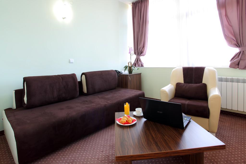 Teodora Palace Hotel Ruse Phòng bức ảnh