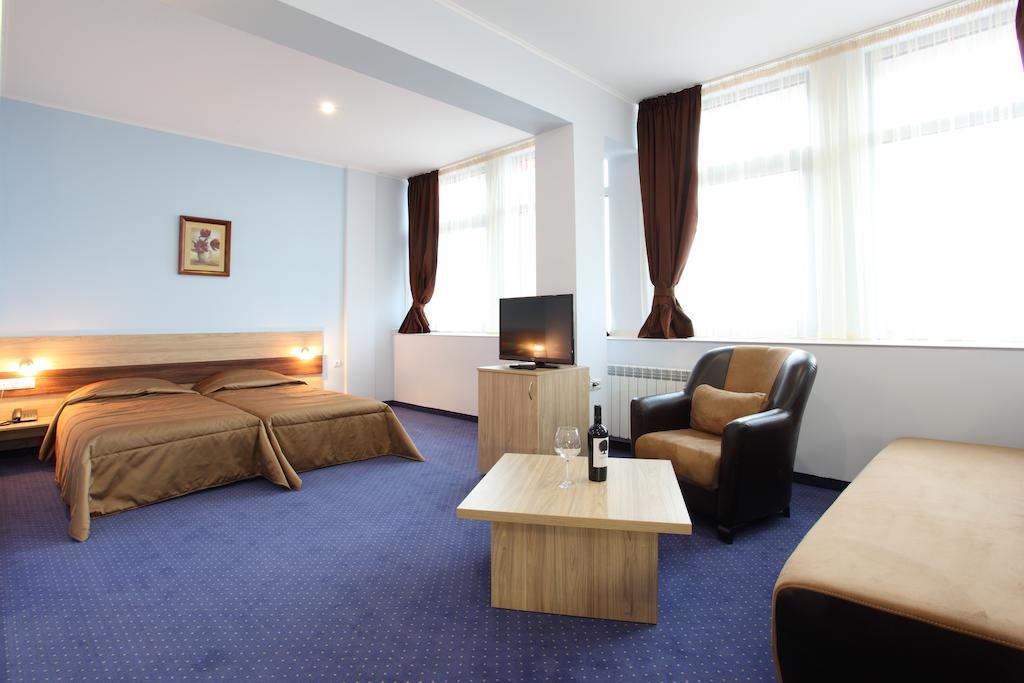 Teodora Palace Hotel Ruse Phòng bức ảnh
